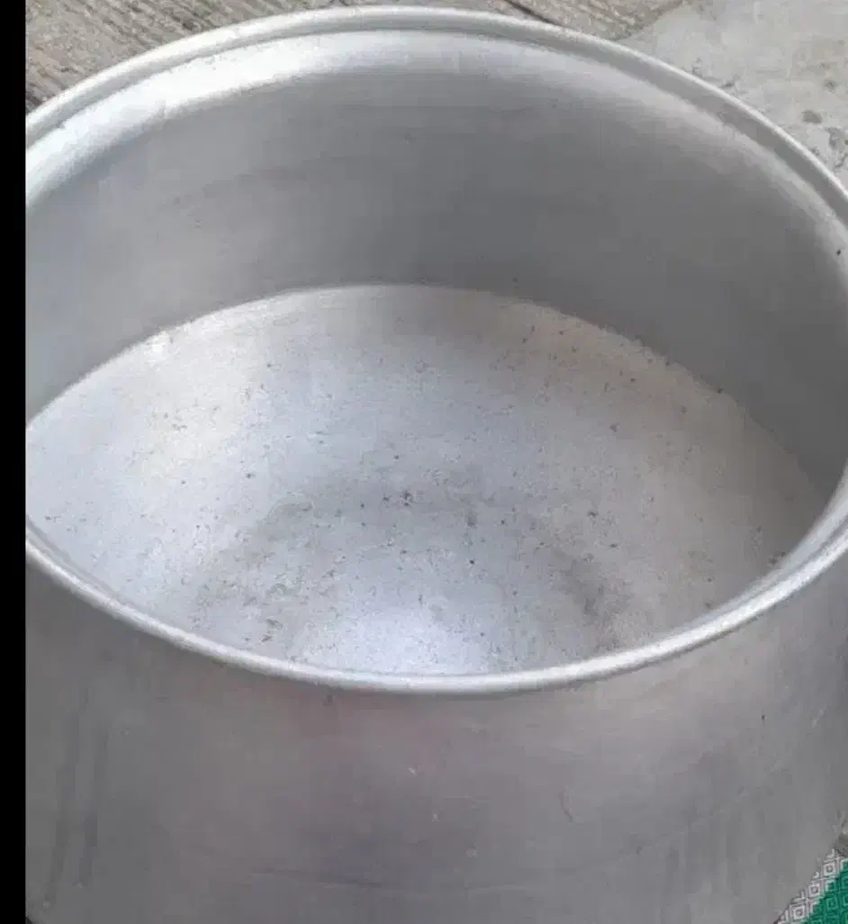 دیک بزرک ۳ منه روحی|ظروف پخت‌وپز|گرگان, |دیوار