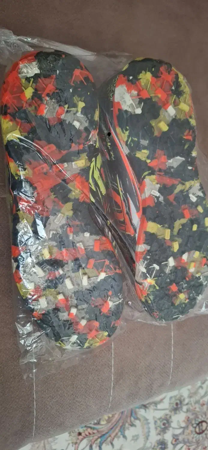 یک جفت کفش ورزشی سالنی،چمن مصنوعی|کیف، کفش، کمربند|مهاباد (آذربایجان غربی), |دیوار