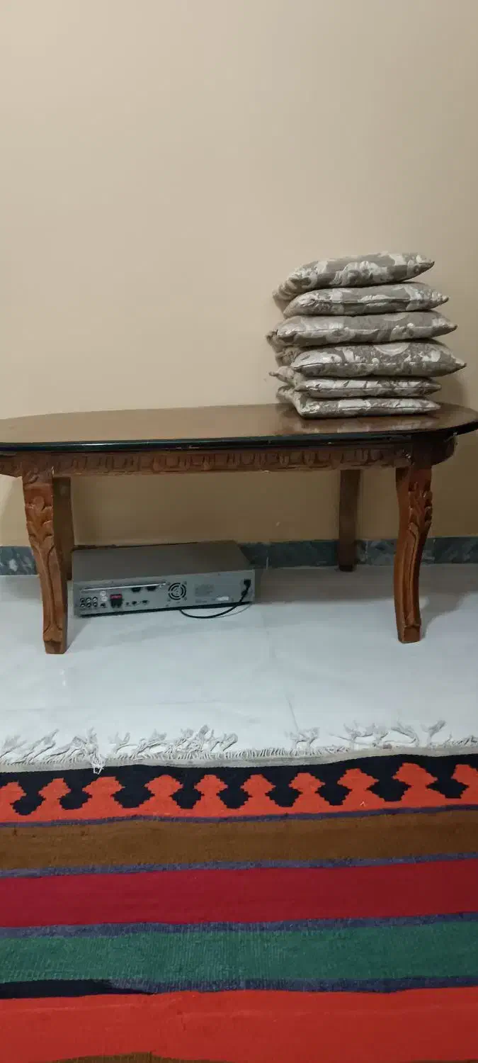 دو عدد مبل تک نفره تمام چوب همراه میز چوبی|مبلمان خانگی و میز عسلی|اردبیل, |دیوار