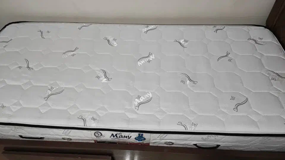 تختخواب به همراه تشک|تخت و سرویس خواب|شاهین‌شهر, طالقانی|دیوار