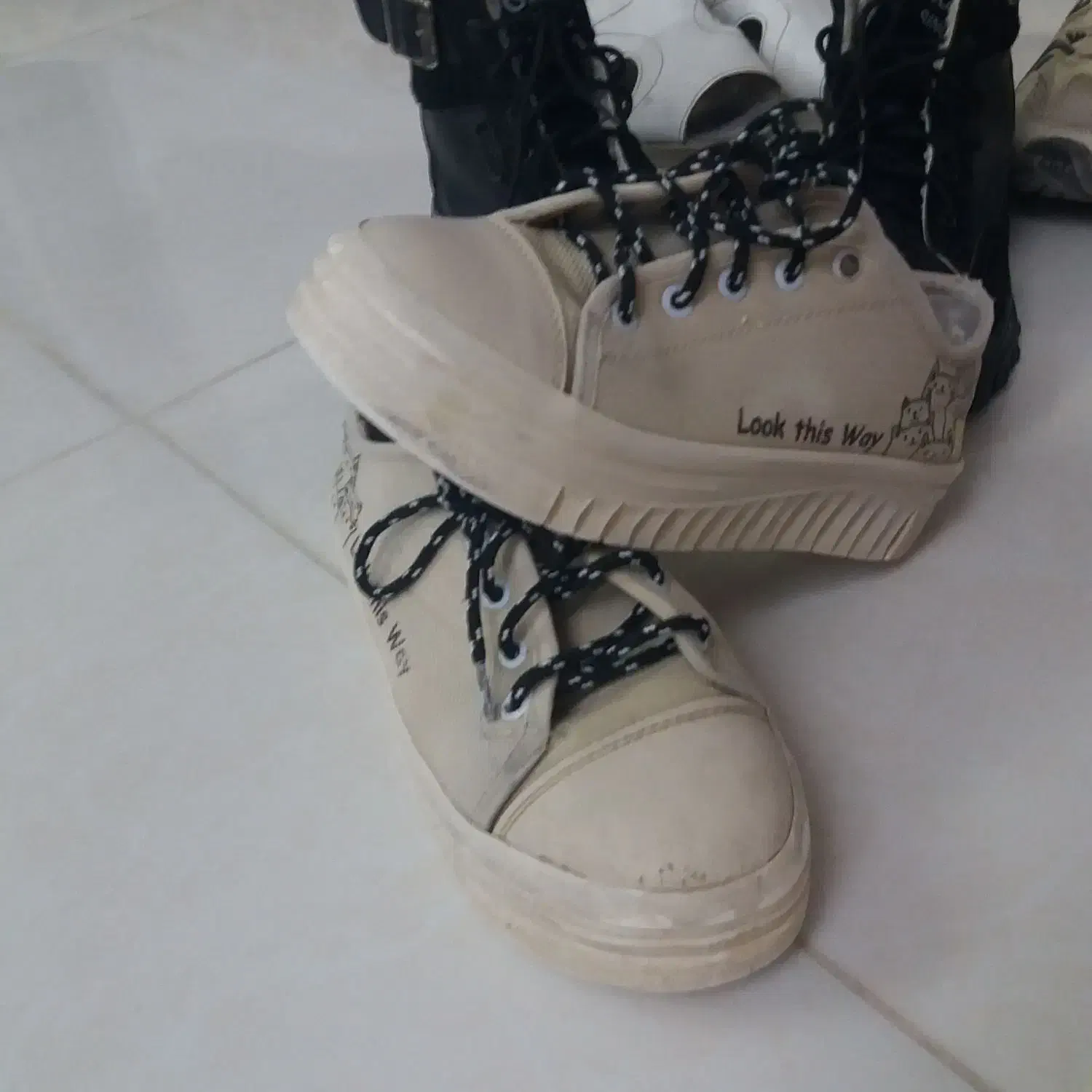 تعدادی کفش به فروش میرسدکفش های تابستانی ....|کیف، کفش، کمربند|قروه, |دیوار