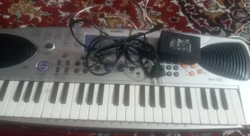 کیبورد کاسیو|پیانو، کیبورد، آکاردئون|شاهین دژ, |دیوار