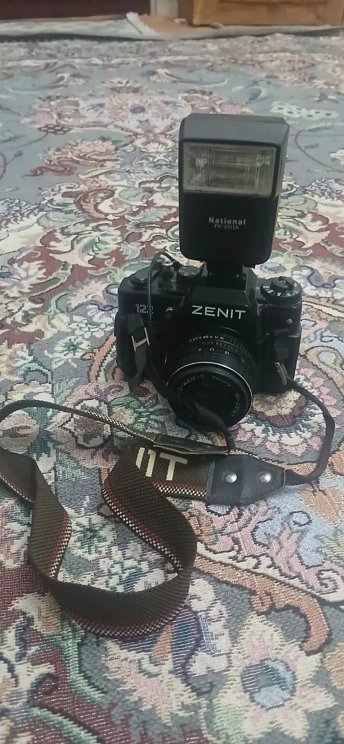 دوربین عکاسی عتیقه ZENIT|کلکسیون اشیاء عتیقه|قرچک, زیبا شهر|دیوار