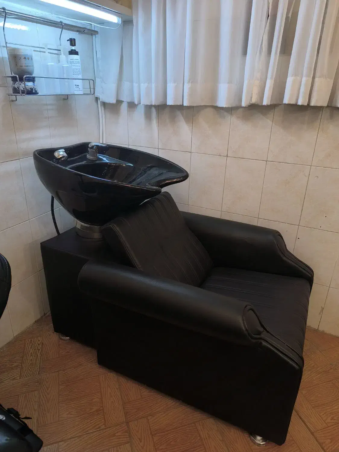 سرشور آرایشگاه نو|آرایشگاه و سالنهای زیبایی|رشت, سعدی (تختی)|دیوار