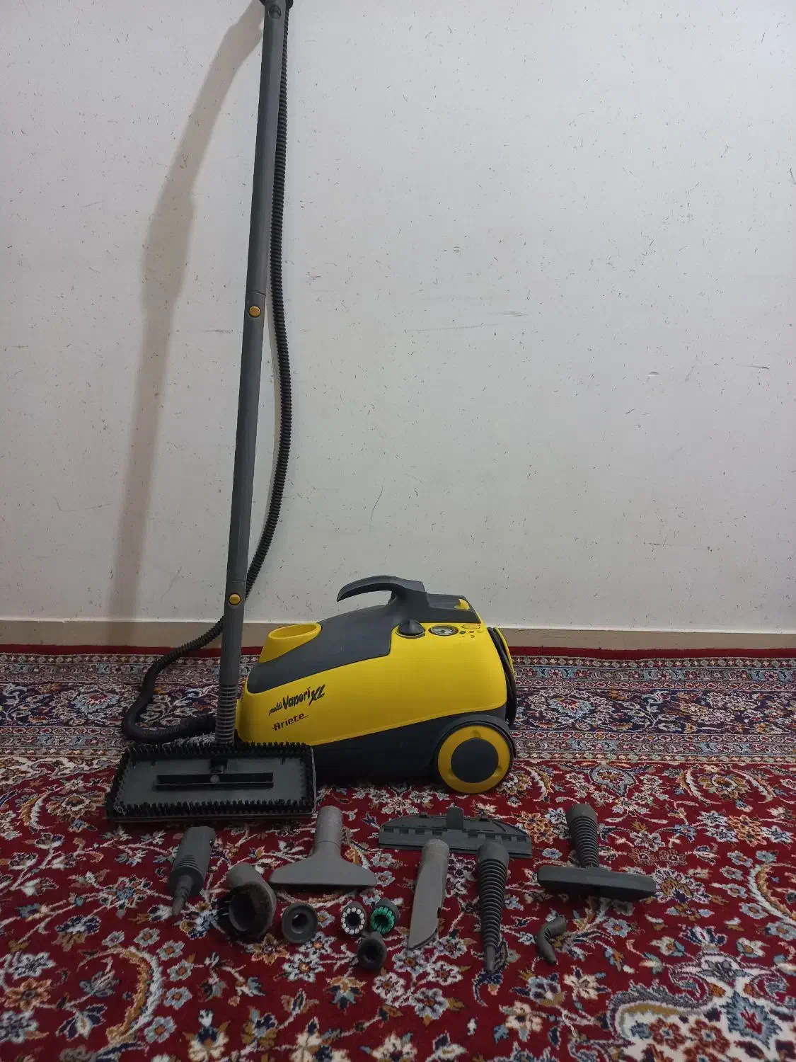 بخارشور کاملا سالم و تمیز|جاروبرقی، جارو شارژی، بخارشو|اصفهان, کوی امیریه|دیوار