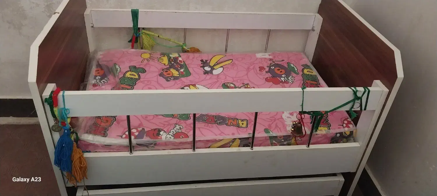 گهواره فروشی|تخت و صندلی بچه|شوشتر, |دیوار