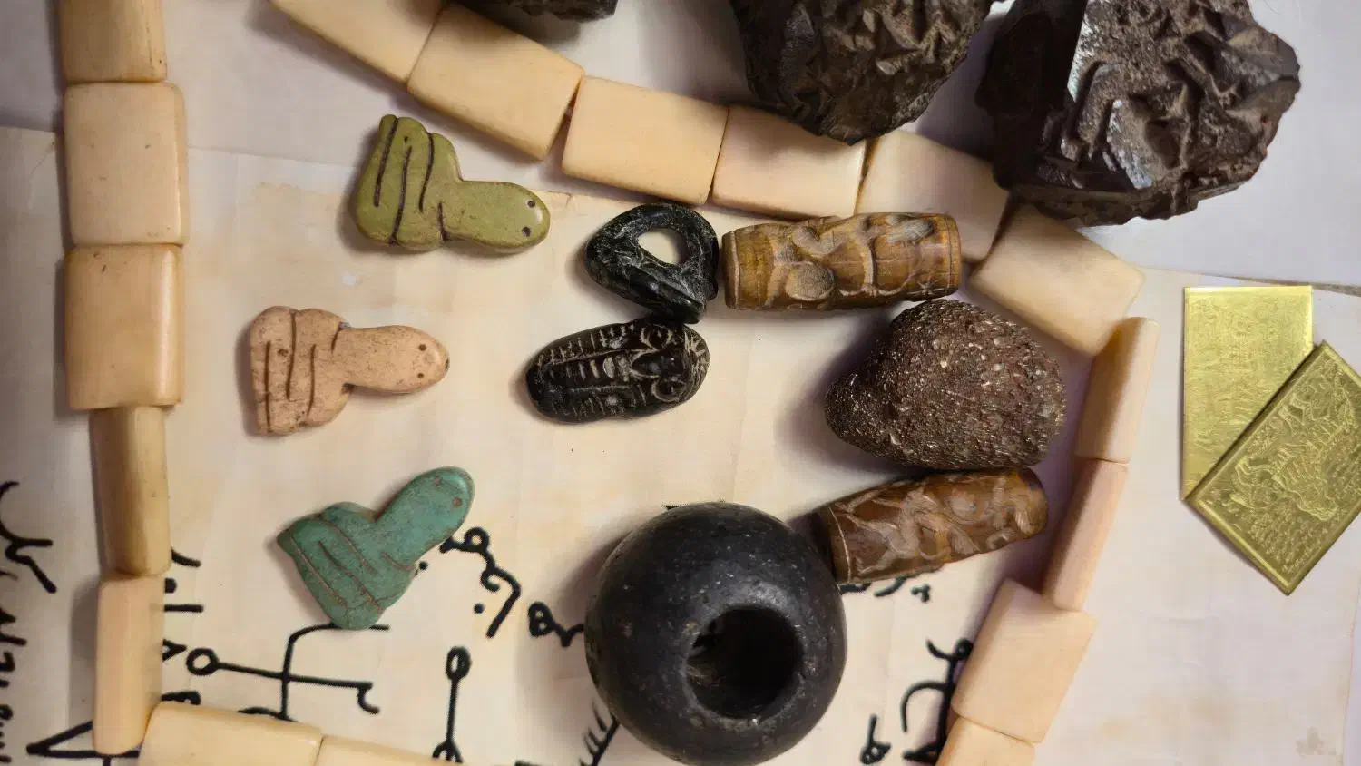 انواع مهره و لوح تضمینی|کلکسیون اشیاء عتیقه|کرمانشاه, |دیوار