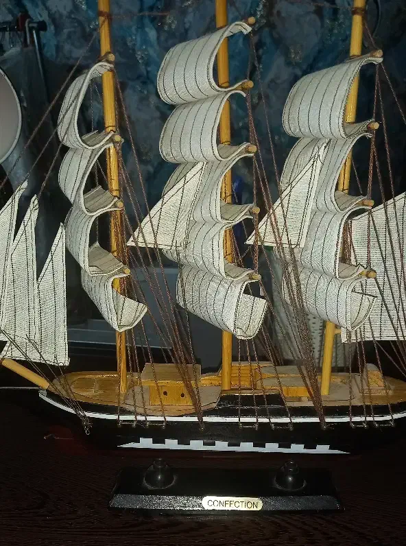 ماکت کشتی|مجسمه، تندیس، ماکت|مهاجران, |دیوار