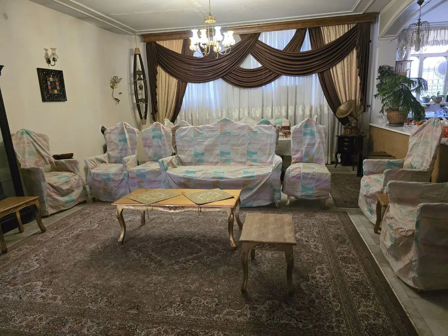 مبل سلطنتی ۹ نفره و میز ناهارخوری ۸ نفره|مبلمان خانگی و میز عسلی|شیراز, لاله|دیوار