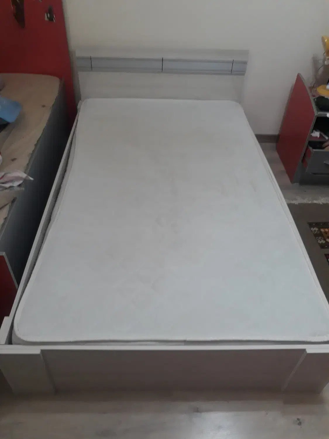 میز مطالعه و تخت عرض ۱۲۰|مبلمان خانگی و میز عسلی|ارومیه, |دیوار