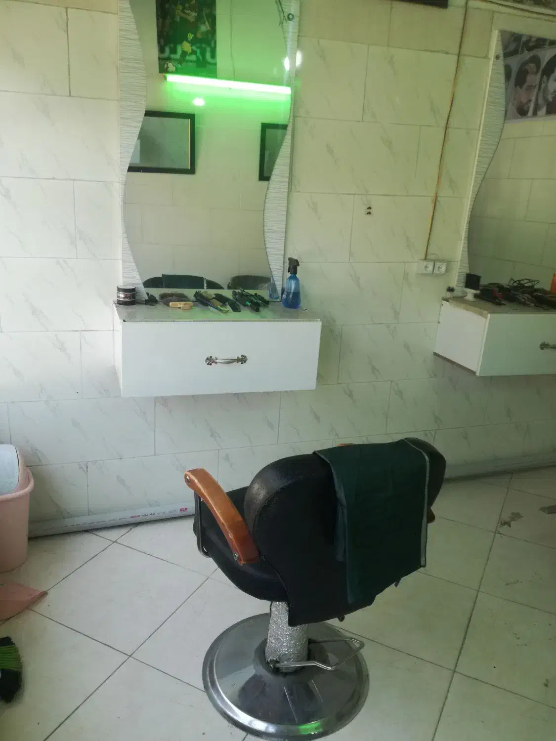 وسایل آرایشگاه  با قیمت مناسب|آرایشگاه و سالن‌های زیبایی|هرسین, |دیوار