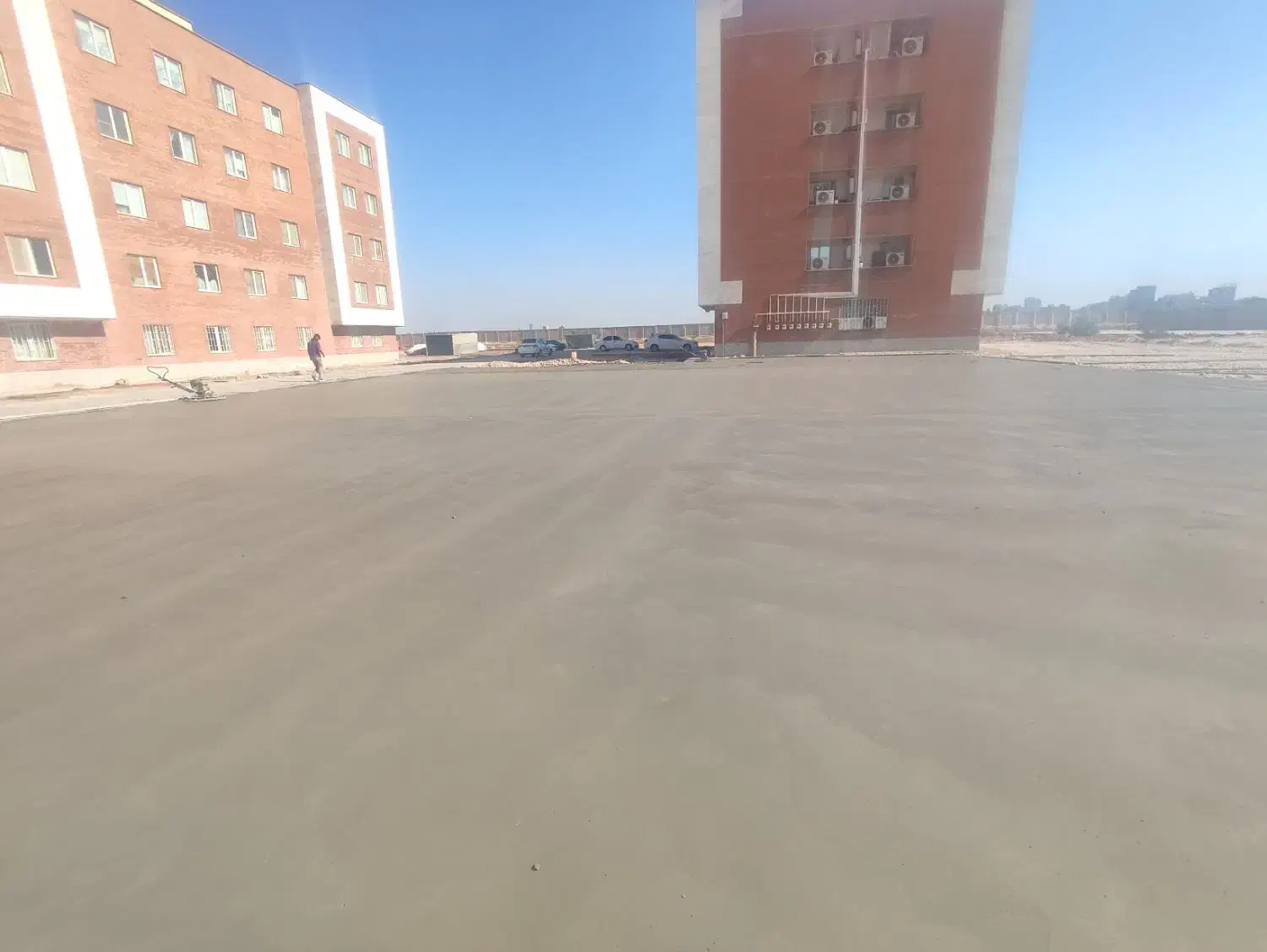 بتن ریزی با ماله پروانه ای + کاتر آسفالت و بتن|خدمات پیشه و مهارت|بندر امام خمینی, |دیوار