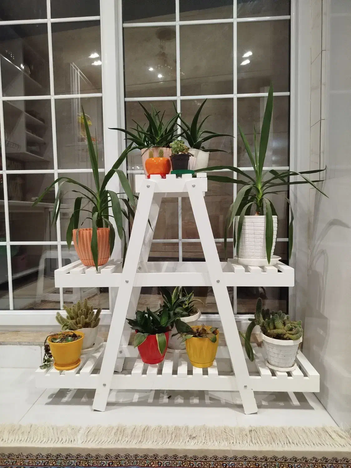 صندلی راک و استند گل به همراه گل ها|صندلی و نیمکت|شاهرود, |دیوار