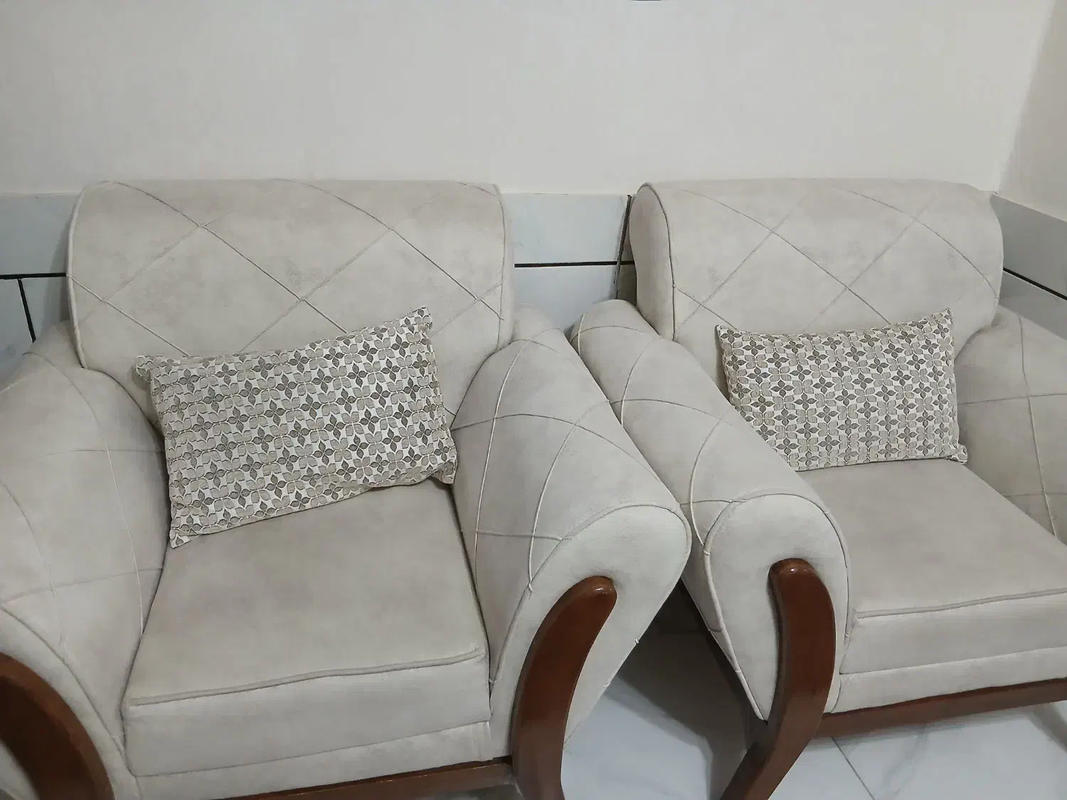 فروش مبل راحتی..هفت نفره..با میز وسط و عسلی|مبلمان خانگی و میز عسلی|لنجان, |دیوار