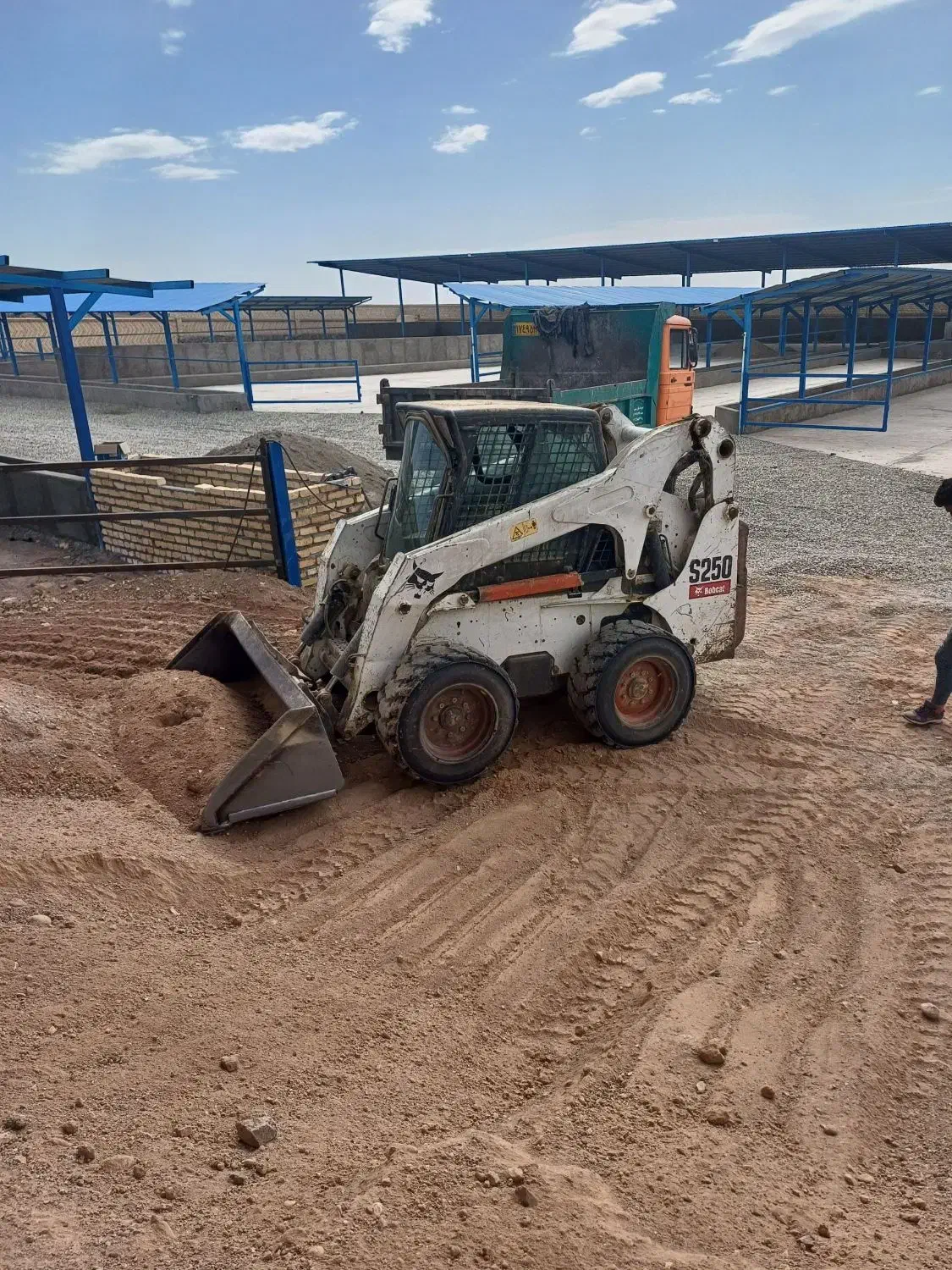 خاکبرداری و اجاره مینی لودر و خاور و 911|خدمات حمل و نقل|مشهد, کلاهدوز|دیوار