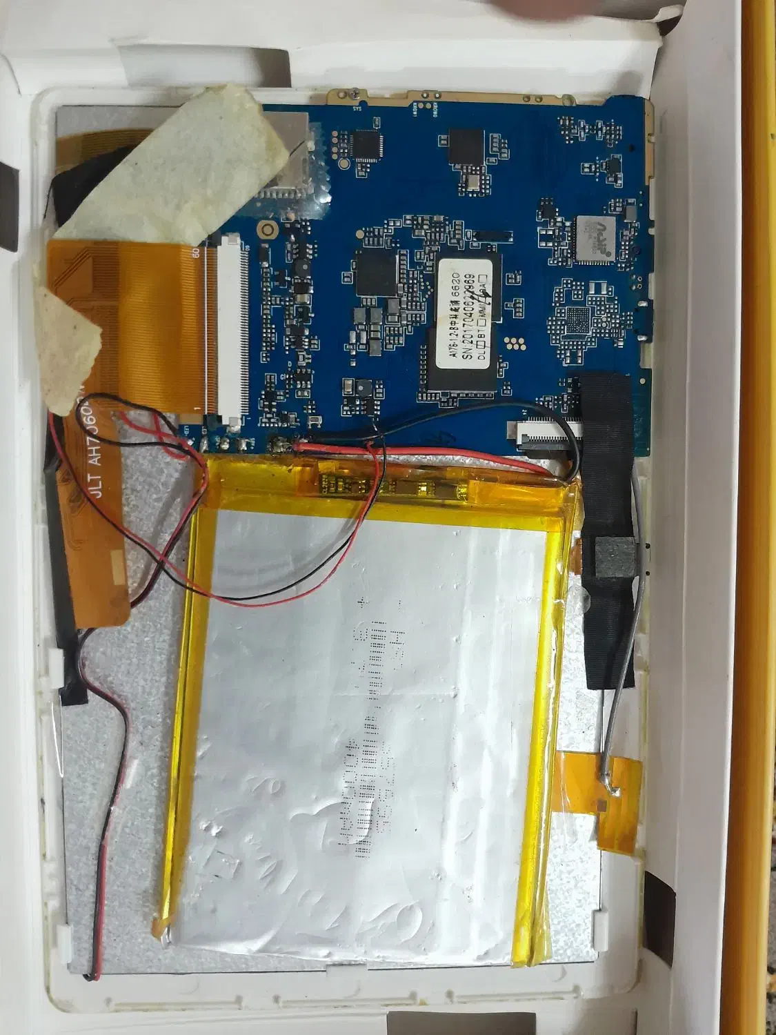 تبلت خراب|تبلت|مشهد, کارگران|دیوار