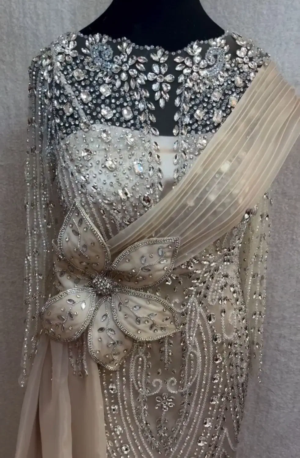 لباس مجلسی|لباس|ورامین, ورامین|دیوار