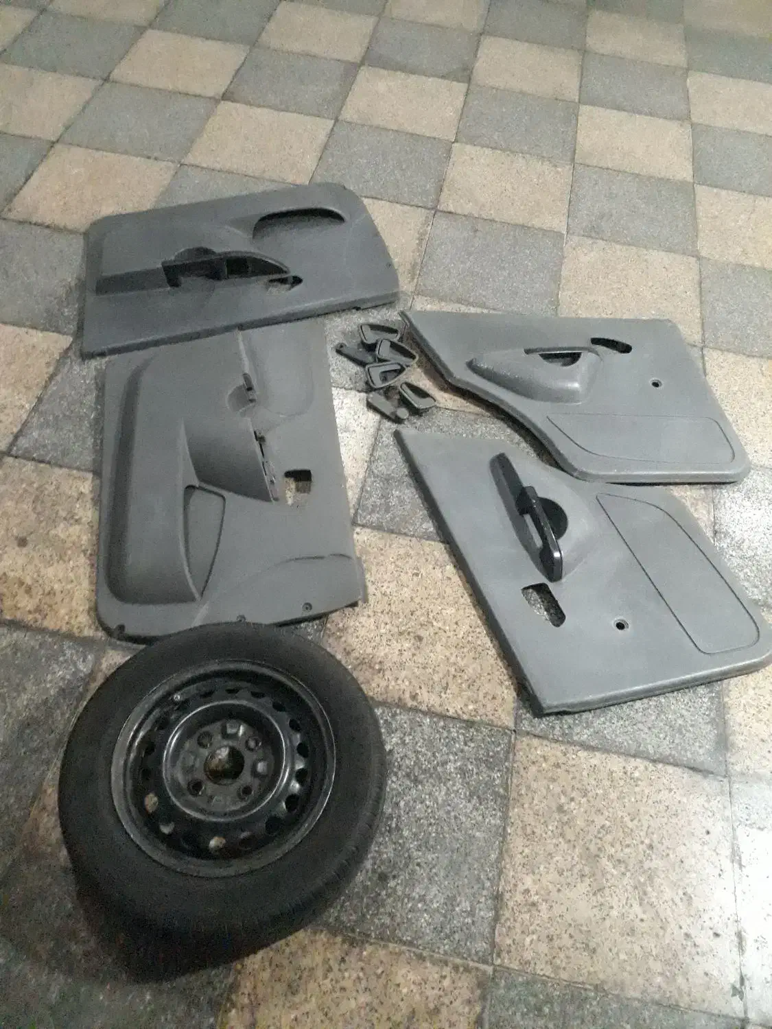 رینگ ولاستیک ۱۶۵ و تودری پرایدو فن دو دور   فرمان|قطعات یدکی و لوازم جانبی|شیراز, پودنک|دیوار