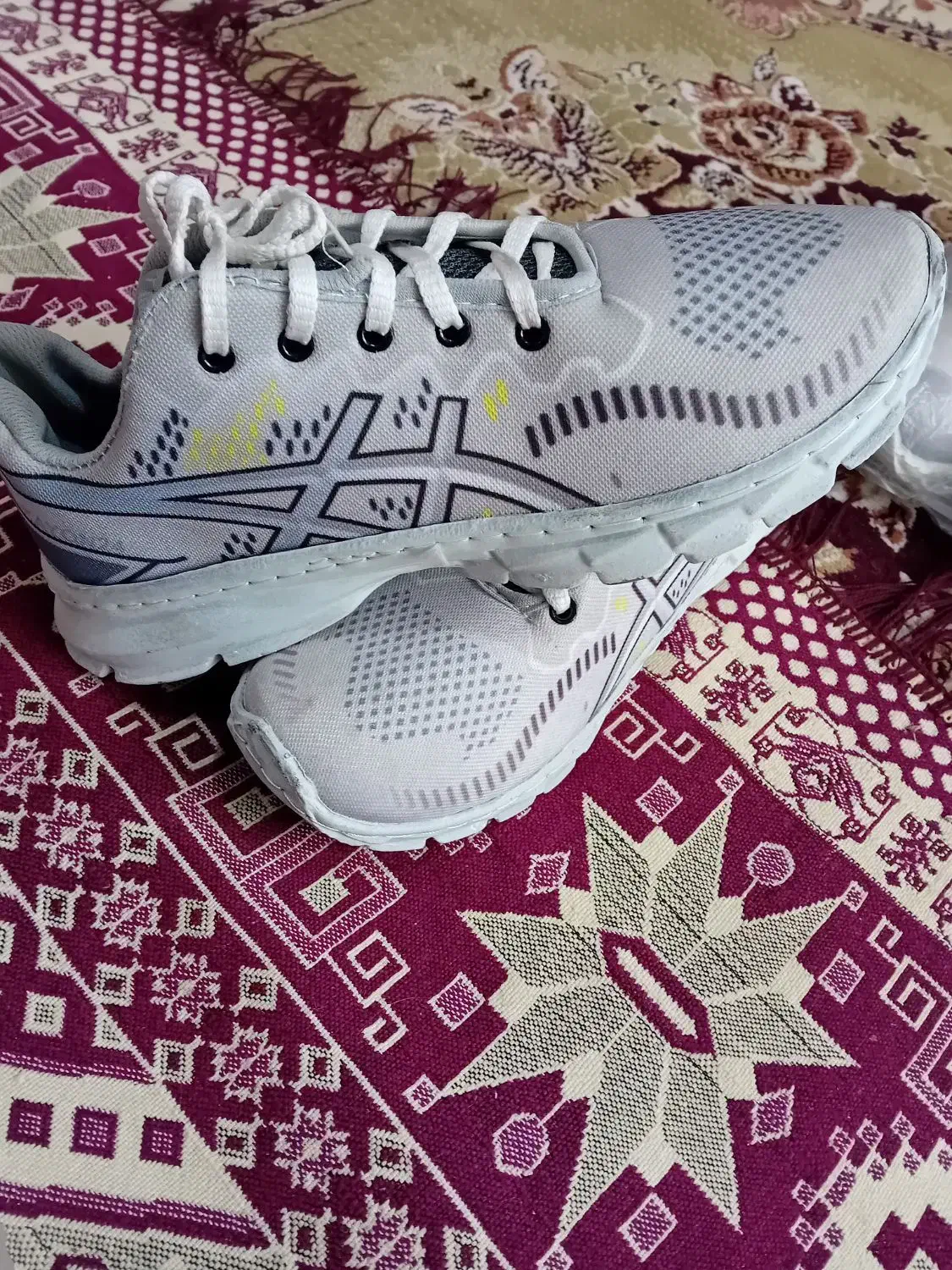 کفش اسپرت|کیف، کفش، کمربند|اهر, |دیوار