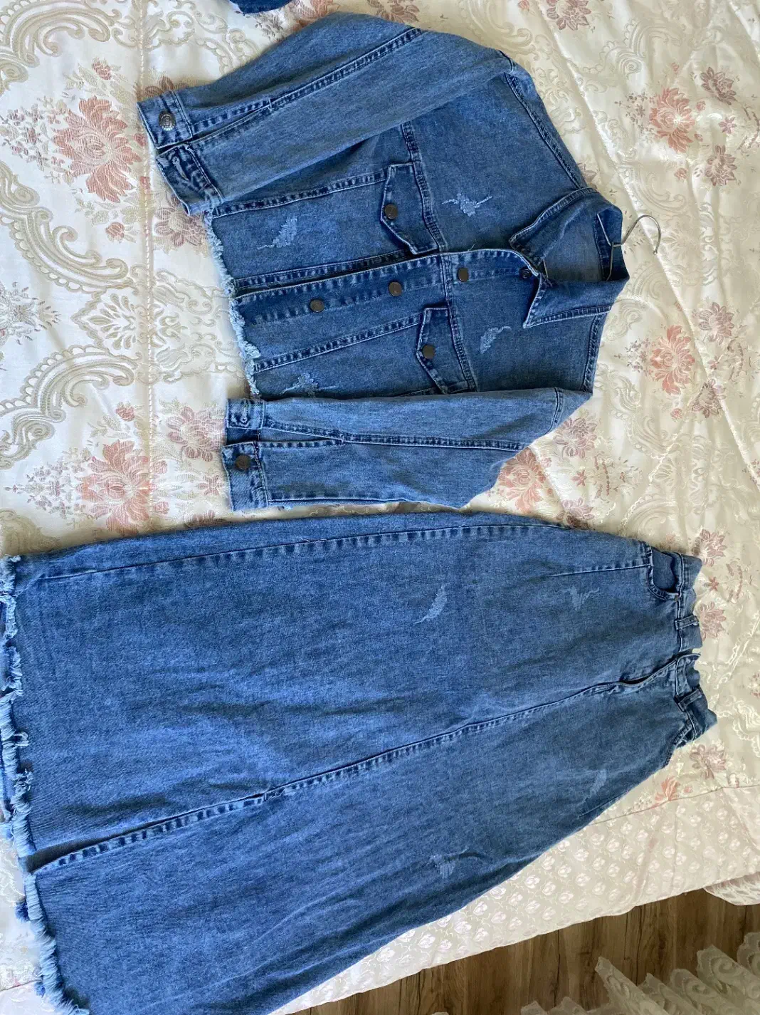 لباس|لباس|باقرشهر, |دیوار