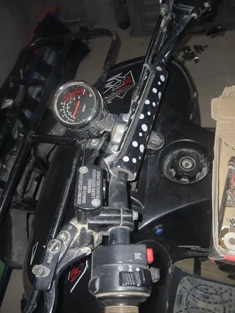 چهار چرخ|موتورسیکلت|بستک, |دیوار