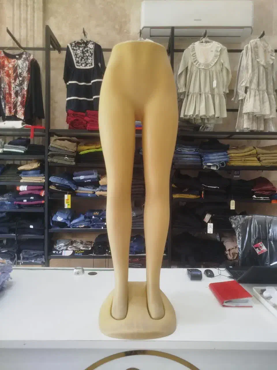 فروش وسایل مغازه پوشاک|فروشگاه و مغازه|مشهد, حسینآباد|دیوار