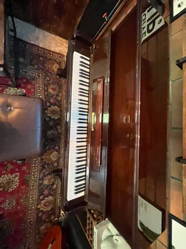 پیانو اگوستیک برند برگمولر رنگ خاص ماهگونی|پیانو، کیبورد، آکاردئون|رامسر, |دیوار