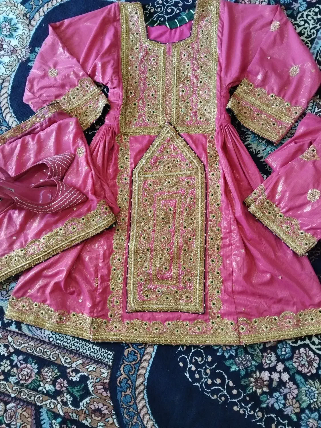 لباس بنارسی شیک با قیمت مناسب در صورت خرید پیام...|لباس|نیک شهر, |دیوار