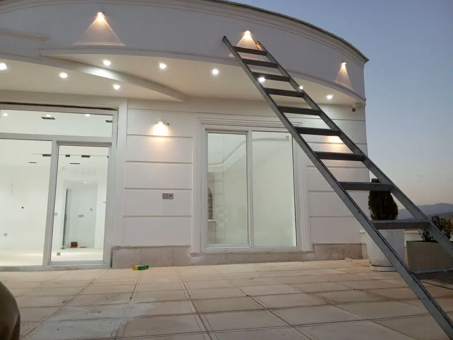 برقکار و طراح نور پردازی نما و ساختمان|خدمات پیشه و مهارت|شیراز, زرهی|دیوار