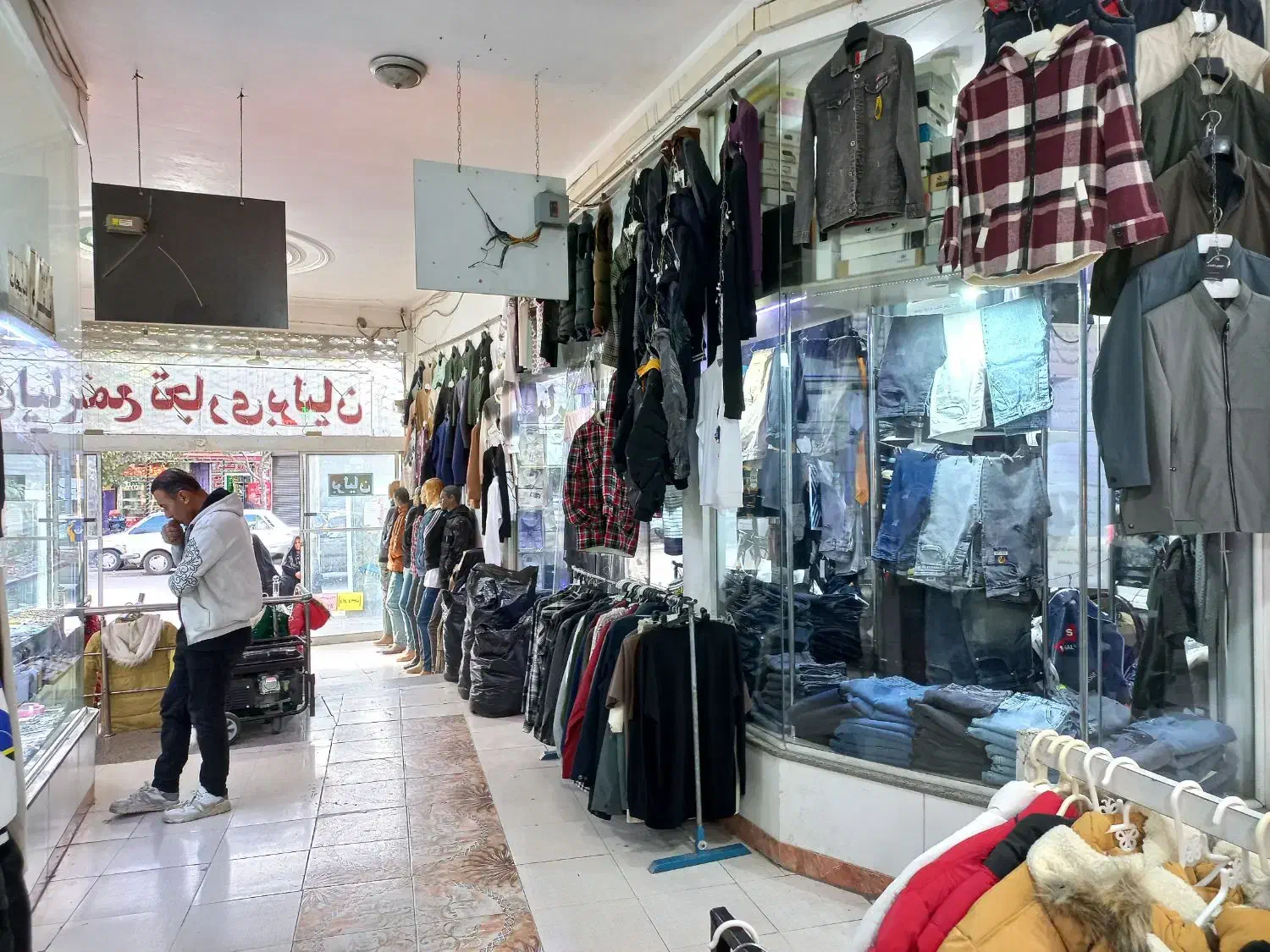 مغازه ۱۵ متری با ۷ متر بر ( ۳ نبش) پاساژ برلیان|اجارهٔ مغازه و غرفه|آذرشهر, |دیوار