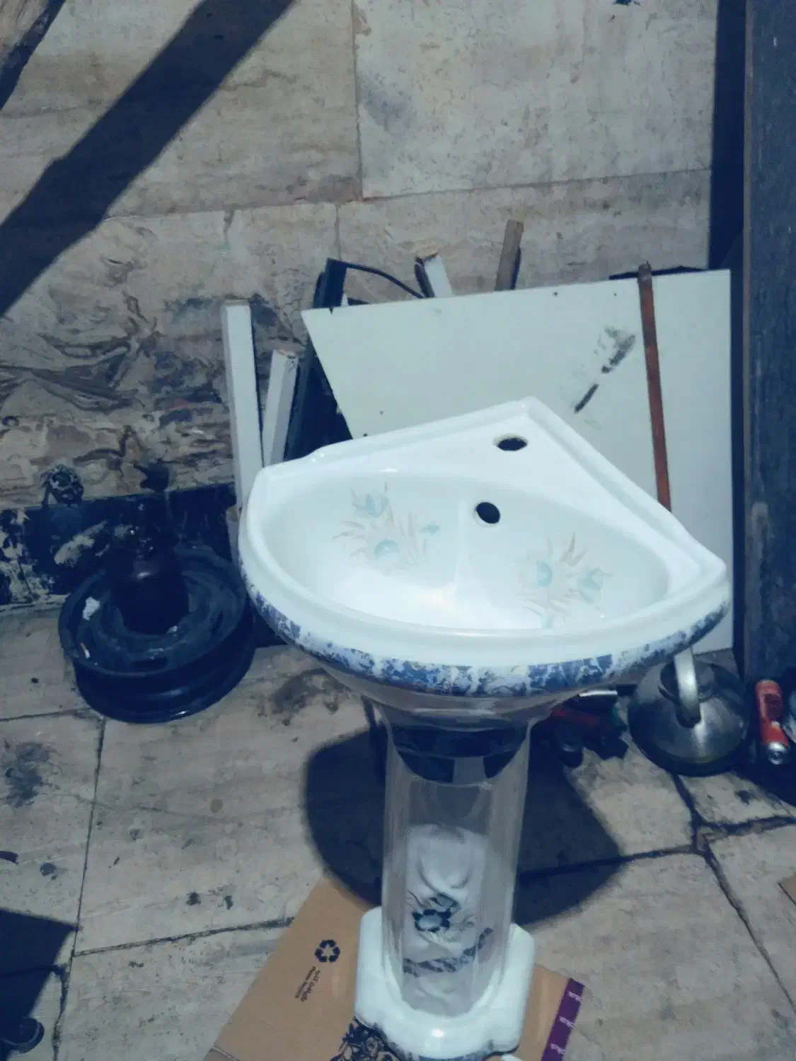 روشویی سه گوش کوچک نو|لوازم سرویس بهداشتی|شیراز, جمهوری|دیوار