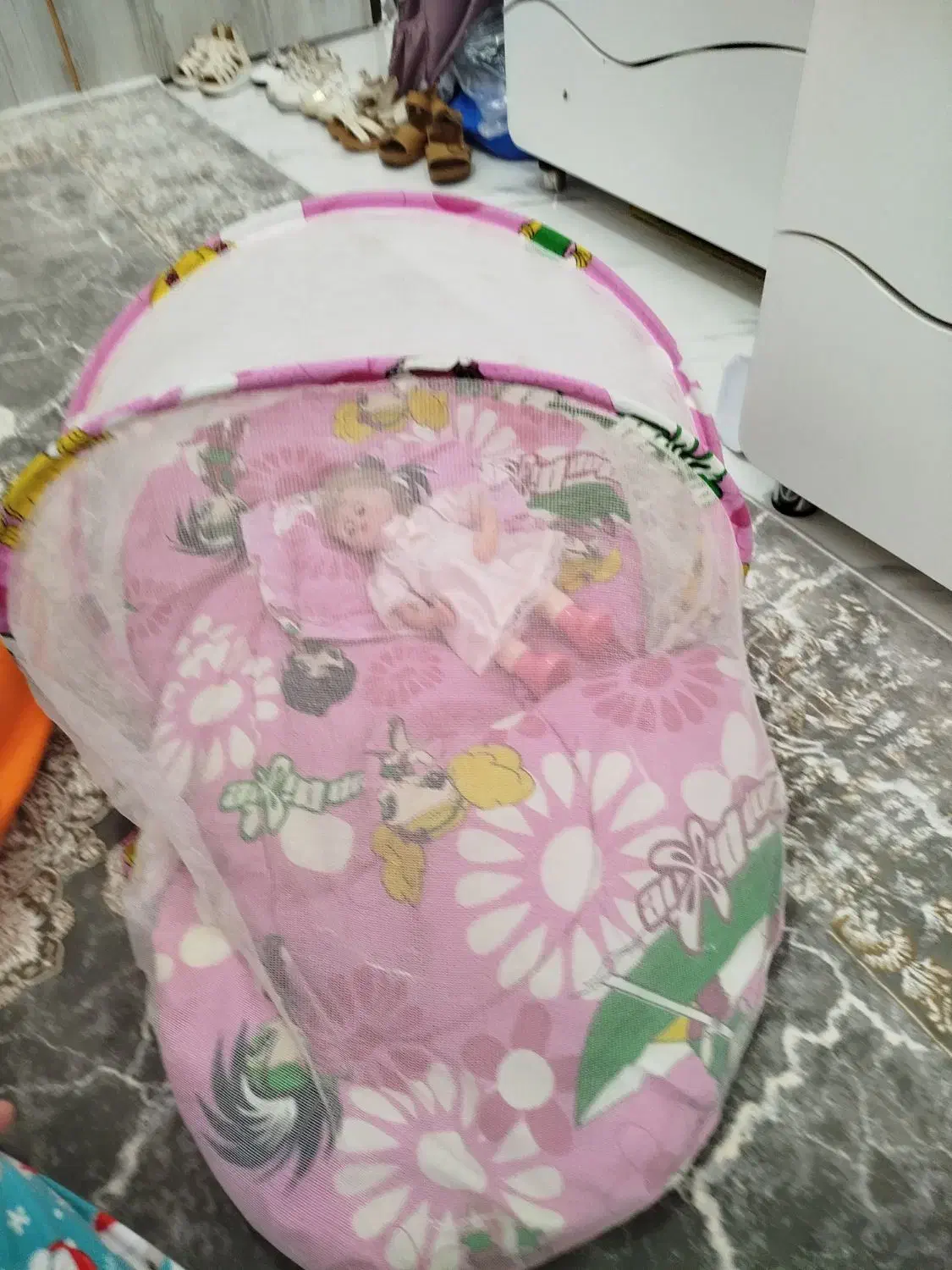 قنداق فرنگی|رختخواب، بالش، پتو|بهارستان, |دیوار