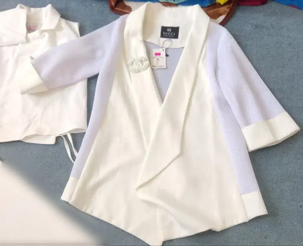 کت سفید و جلیقه و ماکسی|لباس|یاسوج, |دیوار