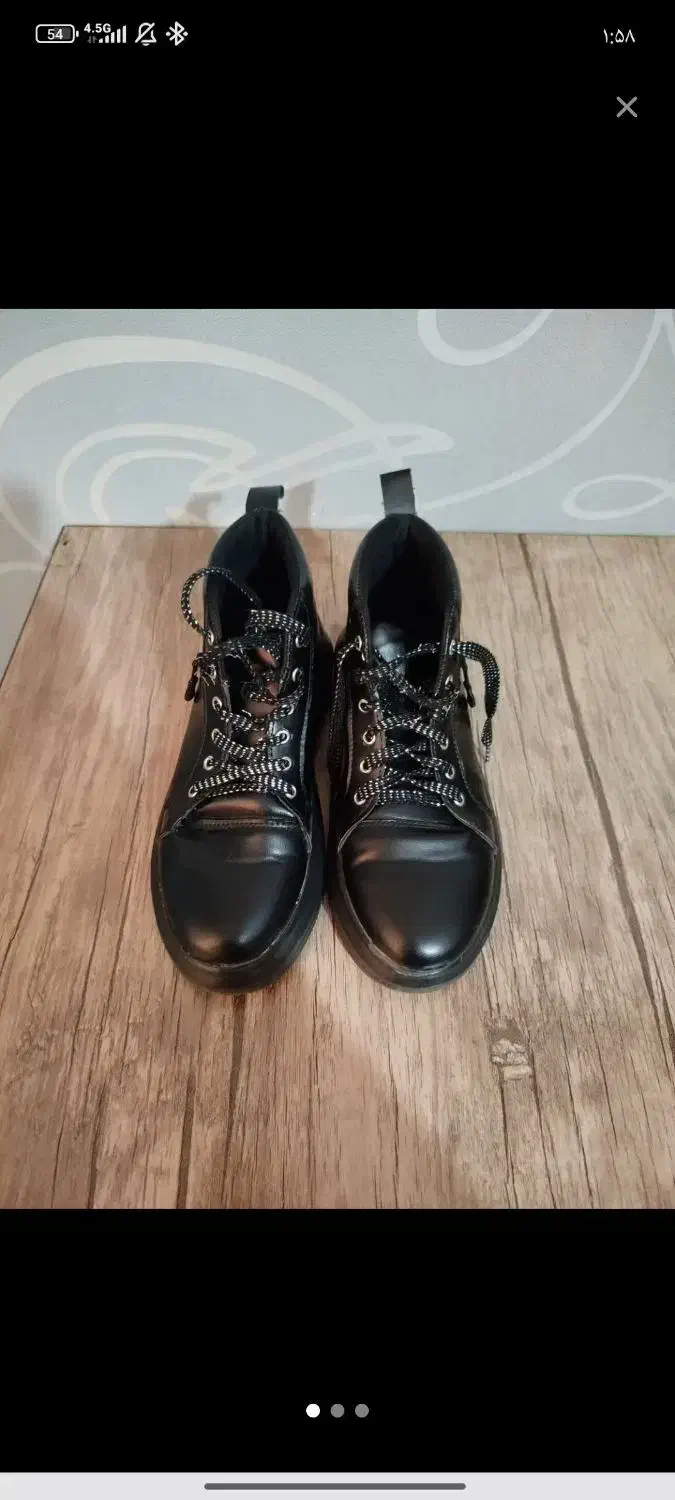 نیم مشکی|کیف، کفش، کمربند|صدرا-فارس, فاز ۲|دیوار