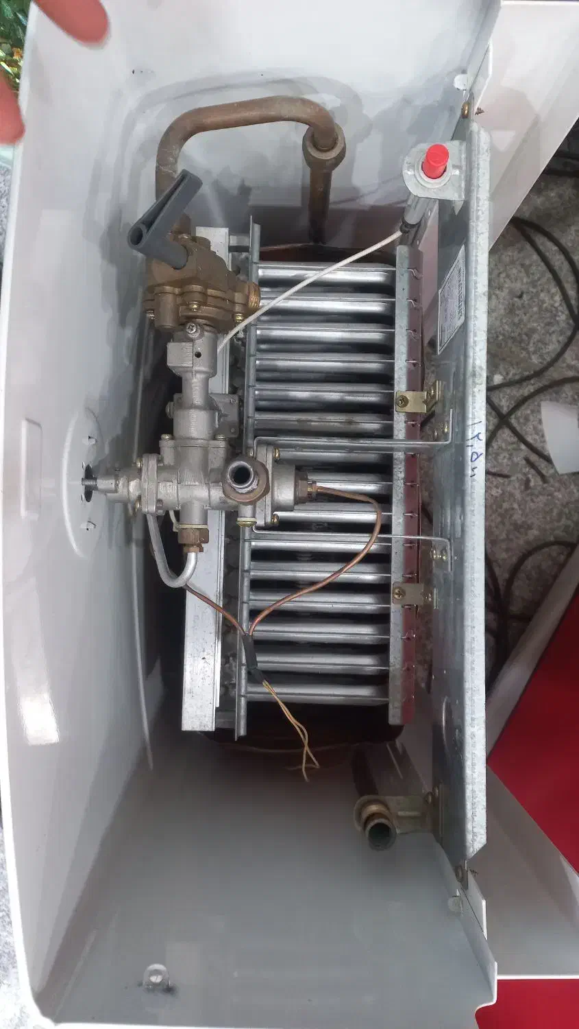 3118آبگرمکن دیواری|آبگرمکن، پکیج، شوفاژ|بروجرد, |دیوار