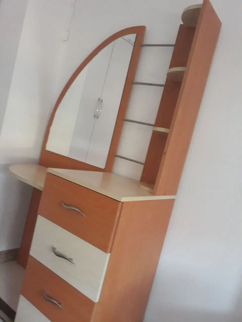 میز آرایشی|تخت و سرویس خواب|رشت, جهاد|دیوار