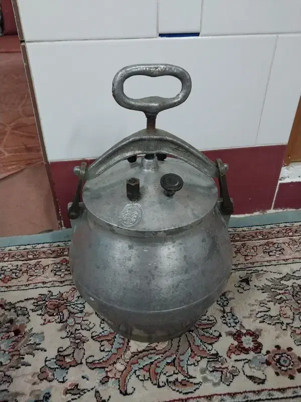 زودپز قدیمی چدنی|ظروف پخت‌وپز|بهبهان, |دیوار