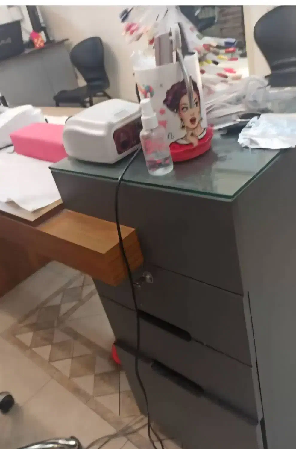 وسایل آرایشگاه و میز مدیریت|آرایشگاه و سالنهای زیبایی|سنندج, |دیوار