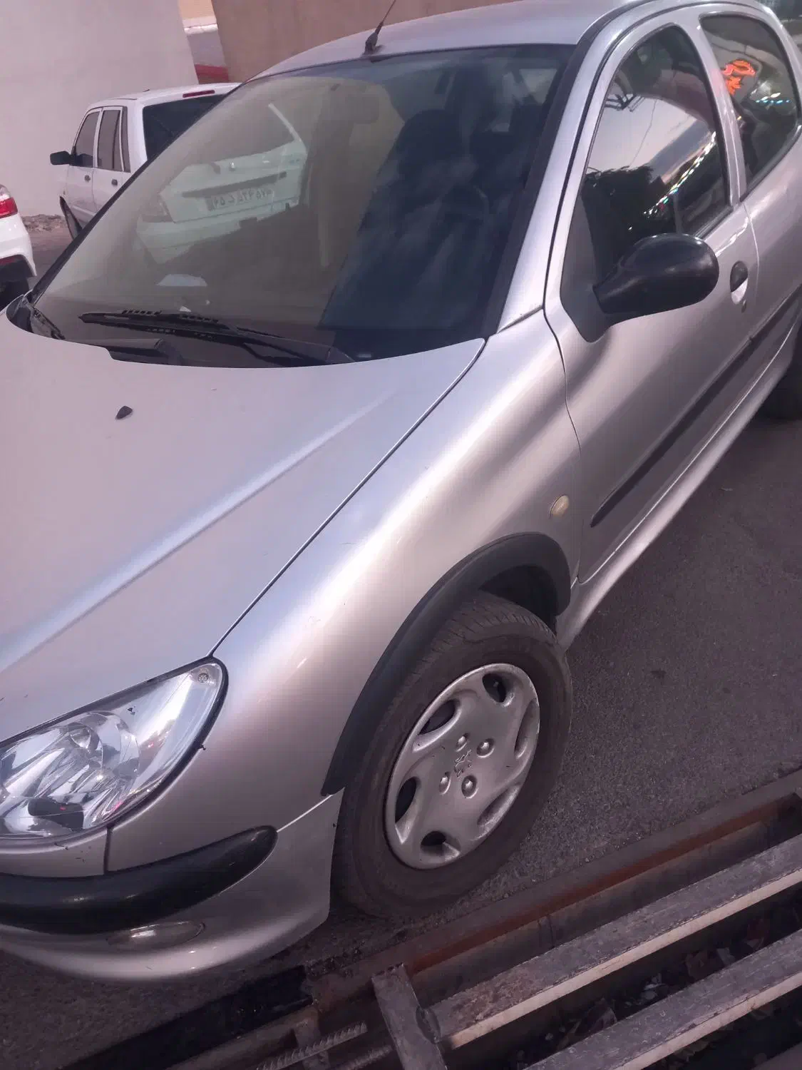 پژو ۲۰۶ نقره ای|خودرو سواری و وانت|محلات, |دیوار