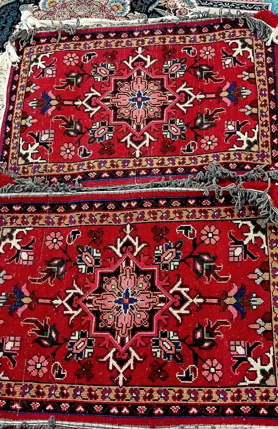 دوتا فرش پادری دست بافت تازه از دارافتاده|پادری|تبریز, |دیوار