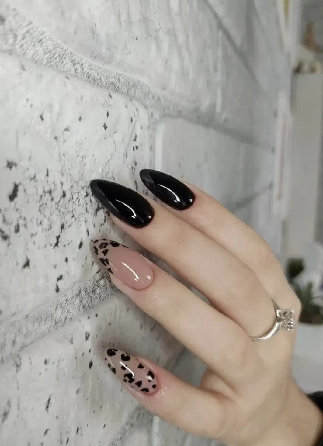 تخفیف کاشت ناخن به مدت محدود|خدمات آرایشگری و زیبایی|رشت, معلم|دیوار