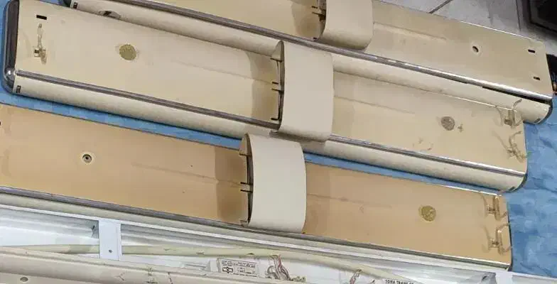 پایه لامپ .و لامپهای داخل تصویر|لامپ و چراغ|رشت, حمیدیان|دیوار