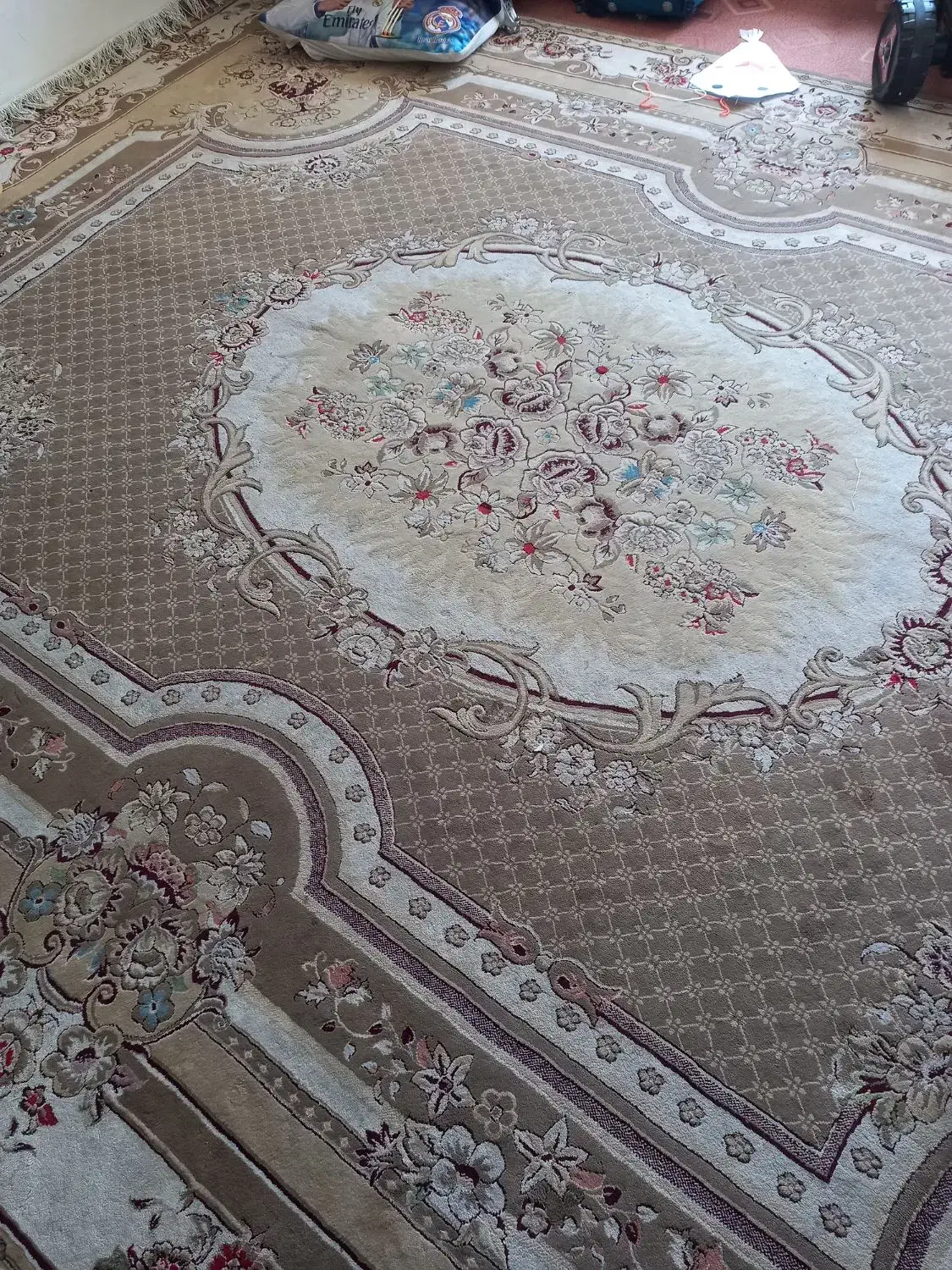 تعدادی وسیله منزل|مبلمان خانگی و میز عسلی|شهرضا, |دیوار