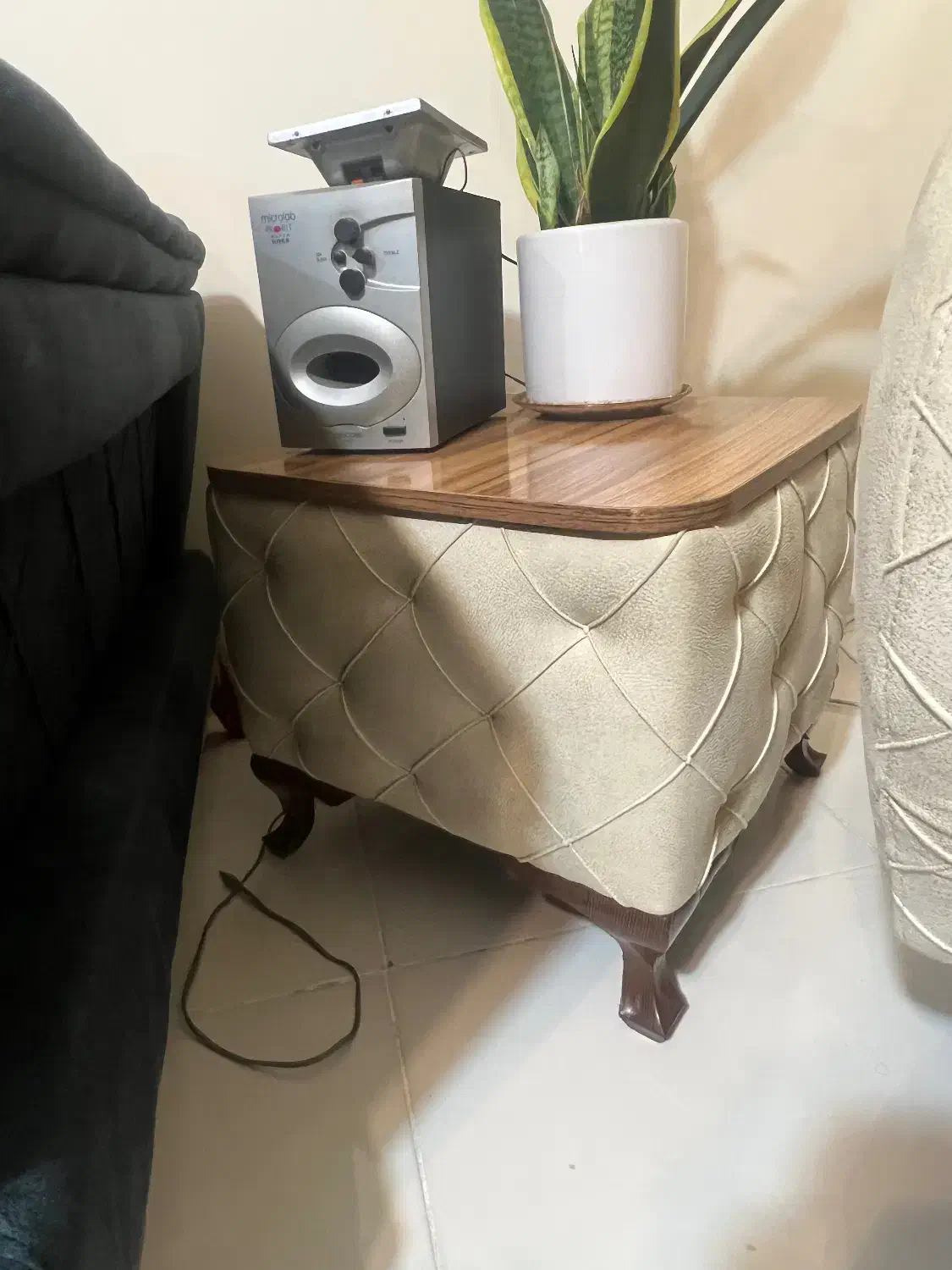 پاف جلو مبلی چستر|مبلمان خانگی و میز عسلی|پرند, فاز ۶|دیوار