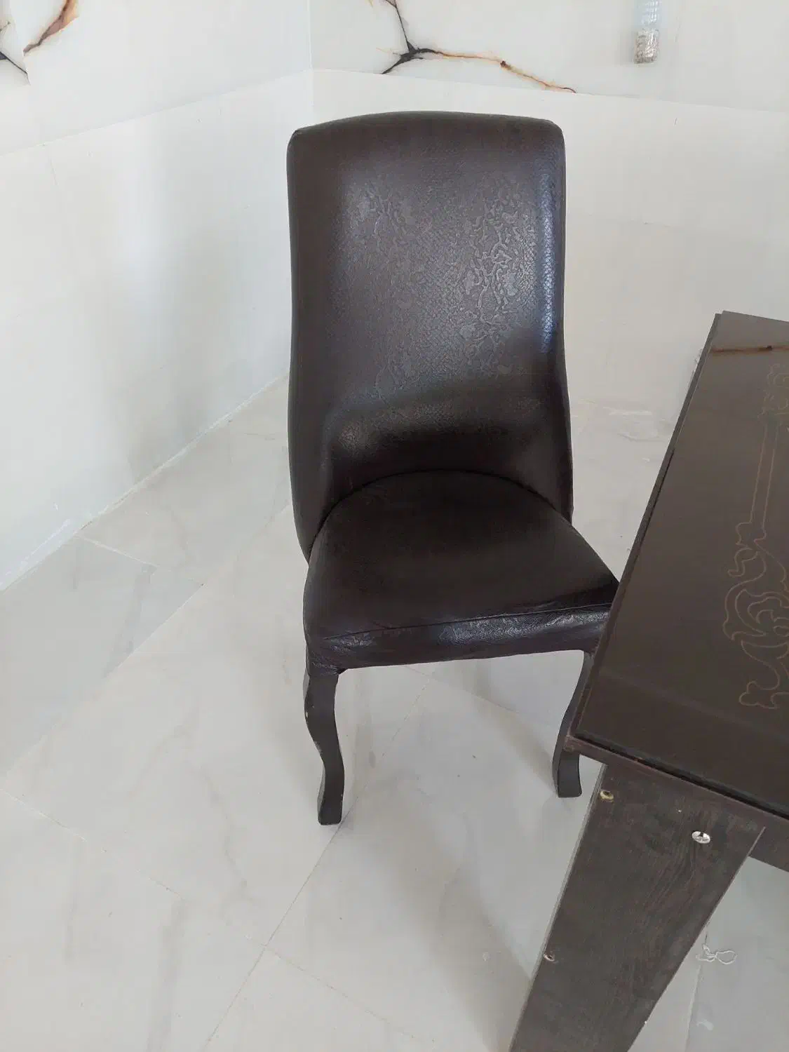 میز غذا خوردی تمیز|میز و صندلی غذاخوری|بهبهان, |دیوار