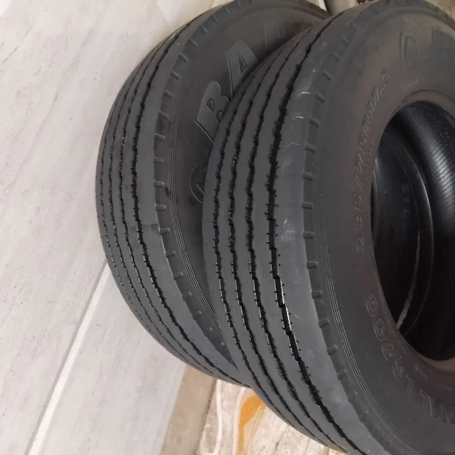 لاستیک نیسان او خاور ۲۳۵. ۸۰ درصد|قطعات یدکی و لوازم جانبی|قیدار, |دیوار