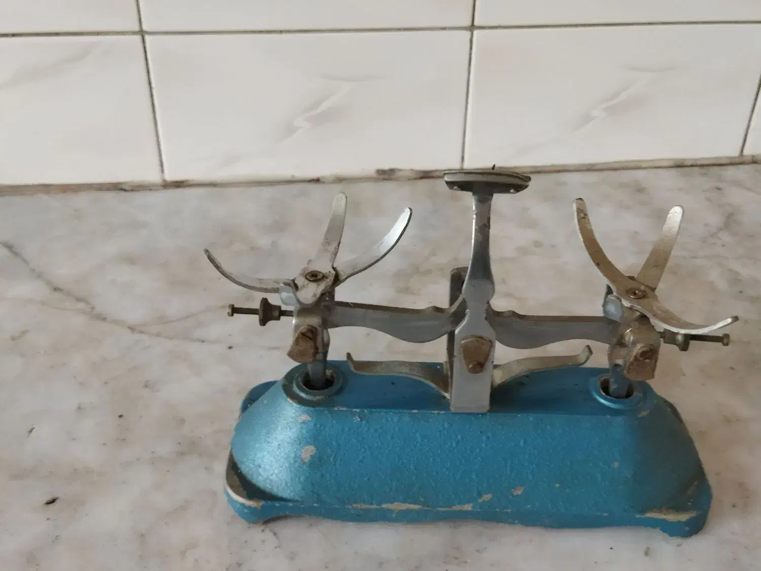 ترازوعتیقه|کلکسیون اشیاء عتیقه|یزد, |دیوار