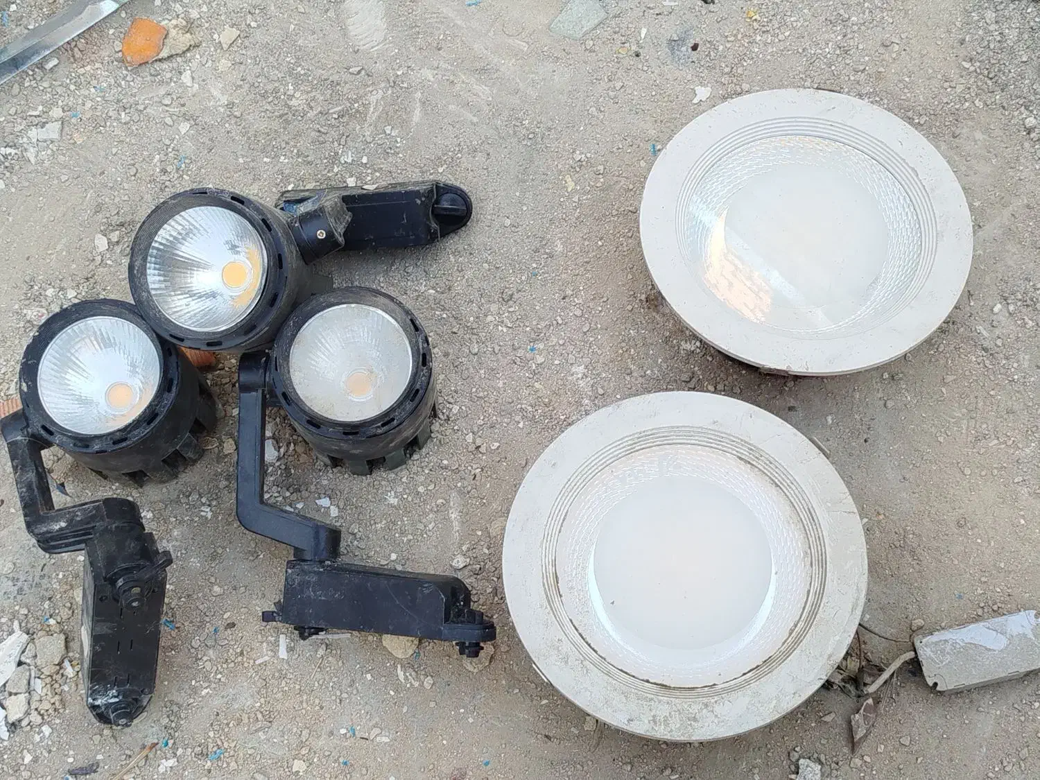 پرژکتور|لامپ و چراغ|شیراز, کوشک میدان|دیوار