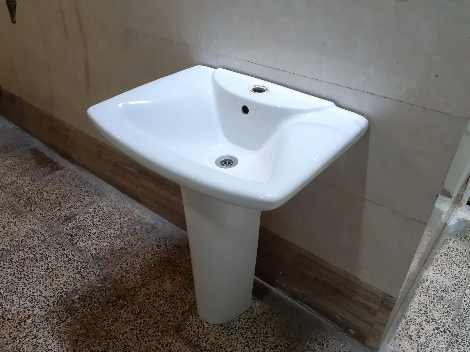 روشویی سایز متوسط سرامیکی جنس درجه یک|لوازم سرویس بهداشتی|اهواز, لشکرآباد|دیوار