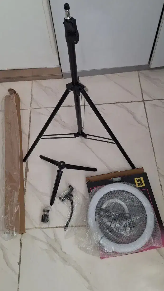 رینگلایت به همراه دو عدد سه پایه|دوربین عکاسی و فیلم‌برداری|فردیس, فردیس|دیوار